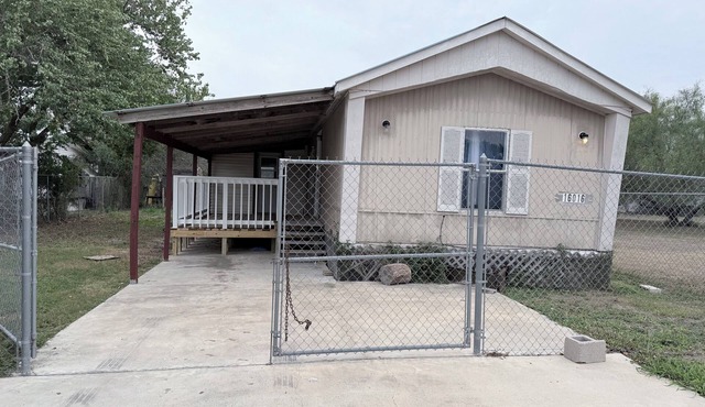Spacious 1-bedroom mobile home apartment