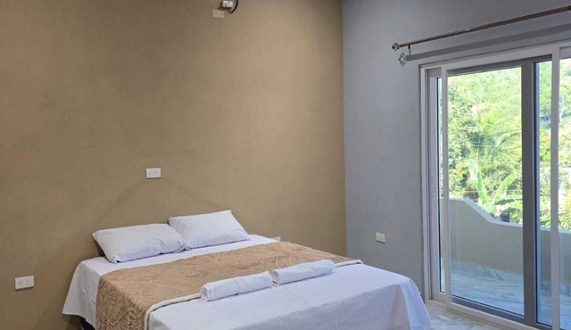 Spacious 4-bedroom house close lovely island Flores with AC " Selva Maya Stay"
