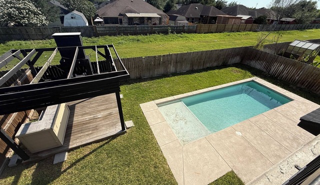 Spacious 4-bedroom modern pool house