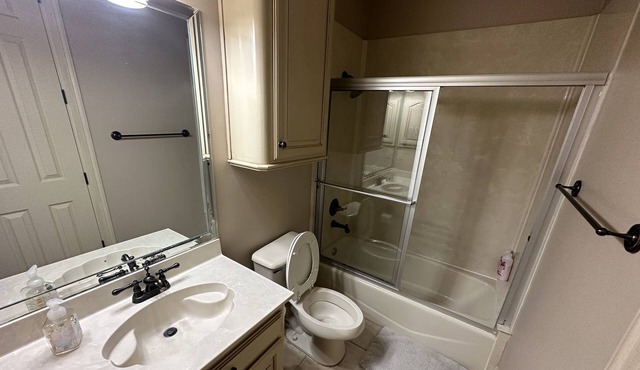 Spacious 4BR/5RR Vacation Home w/ Private Pool