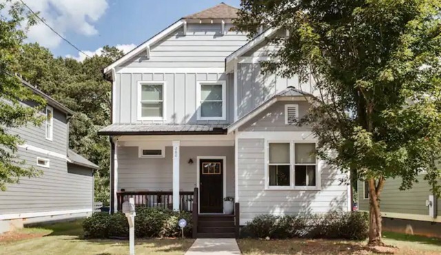 Spacious 4BR Home I 5 Min to Downtown Athens I Sleeps 8+ in Athens