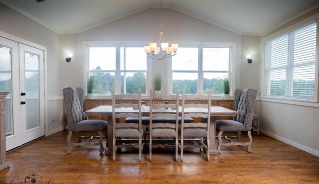 Spacious 4BR villa w/ private pool and tennis in Loganville