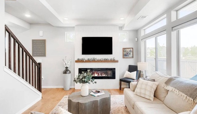 Spacious 5-bedroom house in charming Castle Rock with AC, WiFi, fitness area in Castle Rock