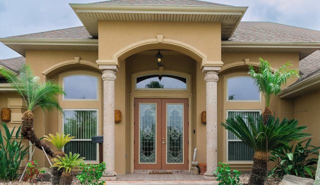 Spacious 5-bedroom house on Golf Course near South Padre Island
