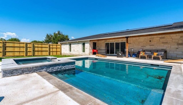 Spacious 6BR Gateway w/Two Houses & Pool in Cedar Park