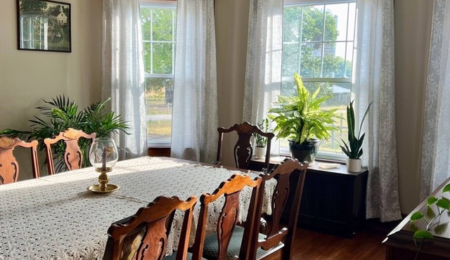 Spacious 7-bedroom Farmhouse in New Haven - On Bourbon Trail! in New Haven