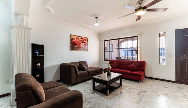 Spacious apartment central near/beach by Gpsrentas