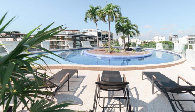 Spacious Condo 200m from Beach & 5th Ave