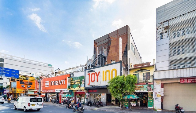 Spacious Family Comfort | Near Airport Convenience