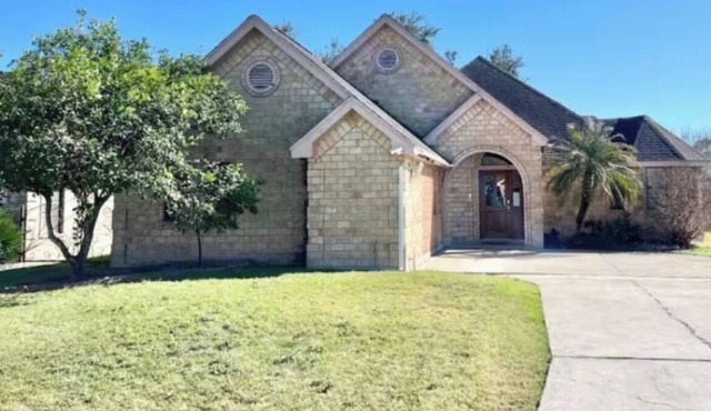 Spacious Family Retreat with Heated Indoor Pool & Tub, Sleeps 12