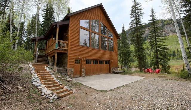Spacious Lodge with Pond just 1 Mile to Purgatory Ski Resort in Durango