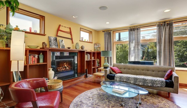 Spacious Phinney Ridge Home with Lake and Mountain Views! in Seattle
