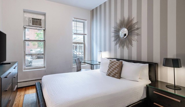 Spacious UES Studio Apartment By Central Park in New York