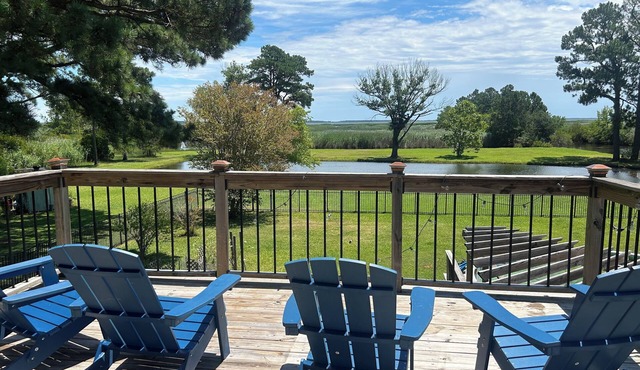 Spacious waterfront farmhouse with amazing views and kayaking in Virginia Beach