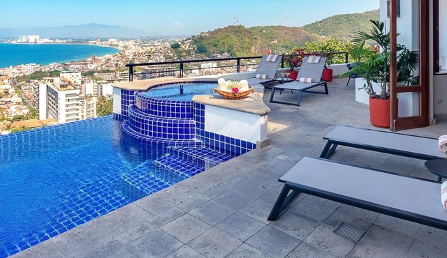 Spectacular Luxury Villa Breathtaking Ocean Views From Every Bedroom, Full Staff