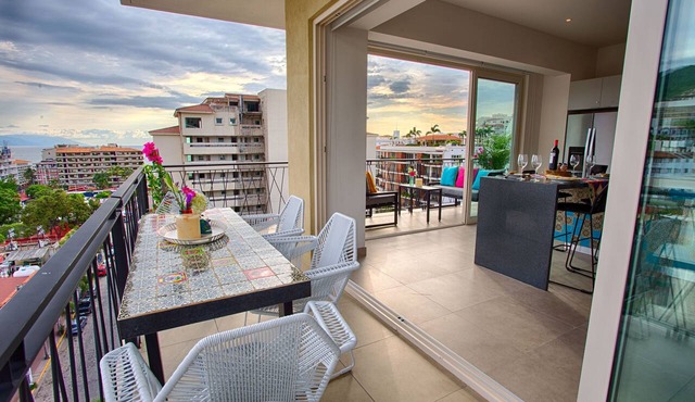 Spectacular Modern Mexican Condo | POOL & GYM
