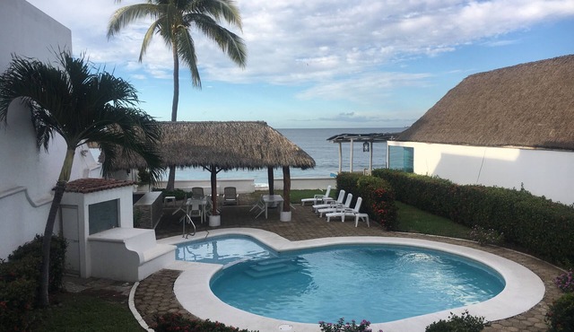 SPECTACULAR VIEWS! Oceanfront condo with all you need for your vacations!