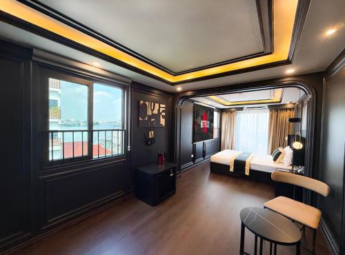 Star Night West Lake Premium Hotel