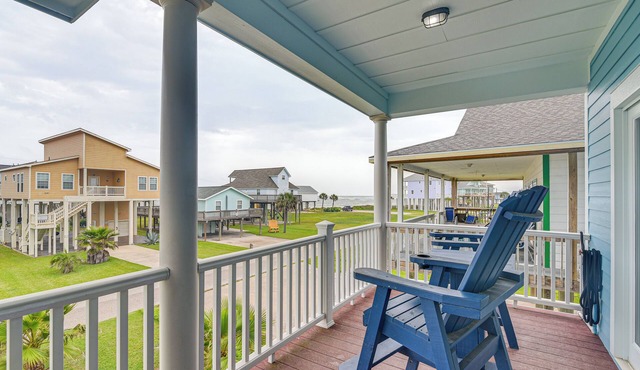 Steps from Gulf: Freeport Home w/Water Views in Freeport