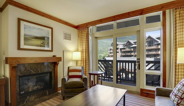Stowebound: Spruce Peak studio w/fireplace, a/c and resort amenities! in Stowe