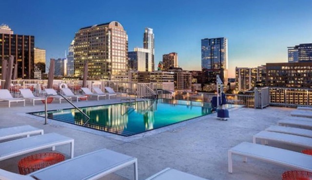 Studio/Austin - Rooftop Pool, BBQ! in Austin