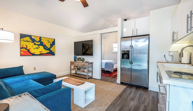 Studio - Office away from home. Near Shem Creek - Close to Beaches and Downtown in Mount Pleasant