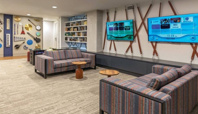 Studio unit/Austin - Full Kitchen, W/D, Rooftop Pool, & More! in Austin