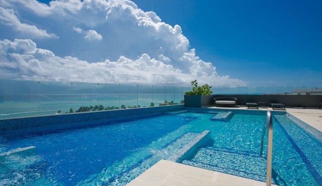 Stunning 3BR Ocean view PH! 1 block to the beach!