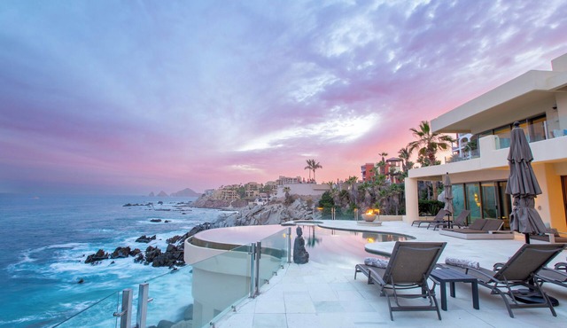 Stunning Oceanfront Villa - Sunrise & Sunset Views of Land's End Arch