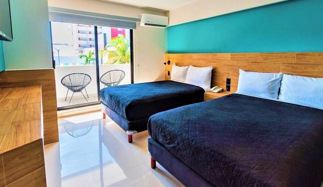 Stylish Deluxe Room Seaside Retreat w/Pool Access & Steps from the Beach
