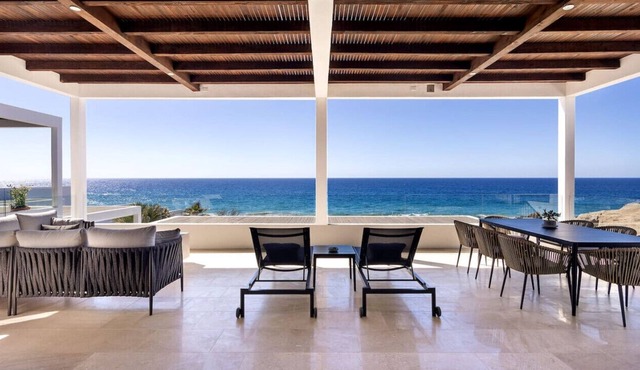 Stylish Oceanfront Condo with Panoramic Views