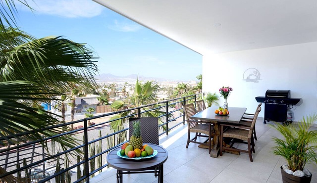 Stylish Pedregal Condo, Walk to Downtown & Marina, Top Restaurants & Nightlife