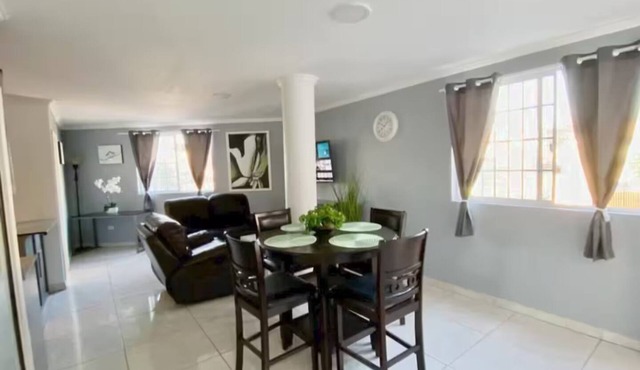 Suite 4 | Safe Area + Parking| 15 min to SY Border