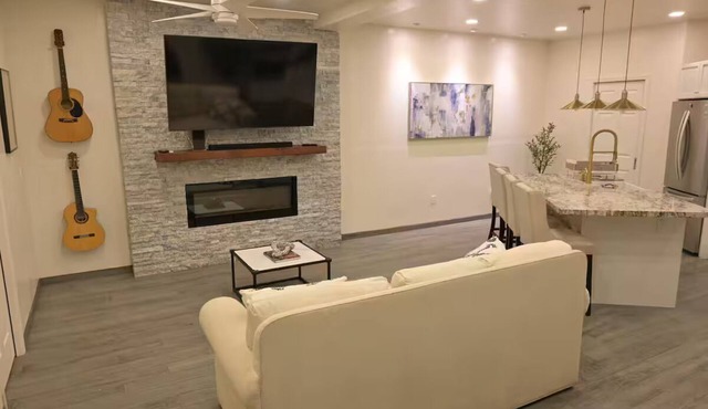 Suite A| A/C+Garage+Safe Area| 15 min SY Border