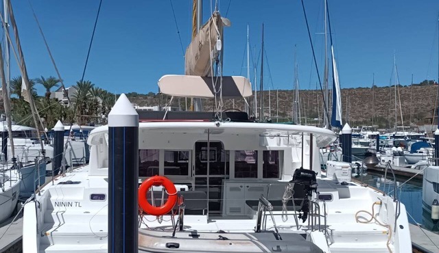 Sun-Kissed Sailing in Mar de Cortez: A Baja California Sur Beach Experience