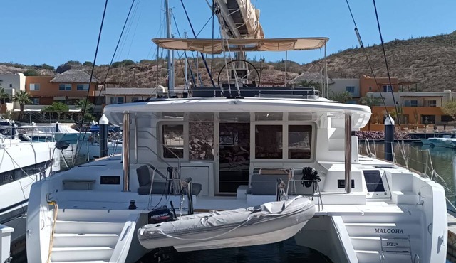 Sun-Kissed Sailing in Mar de Cortez: A Baja California Sur Beach Experience