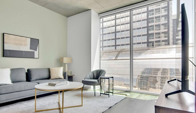 Sunny Upper Downtown 2BR w/ Gym & Pool near 16th St Mall, by Blueground in Denver