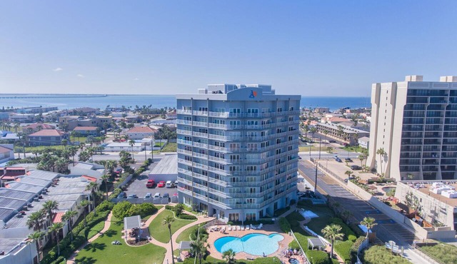 Sunsets & Savings​ Pool & Hot Tub Beachfront with Bay Views