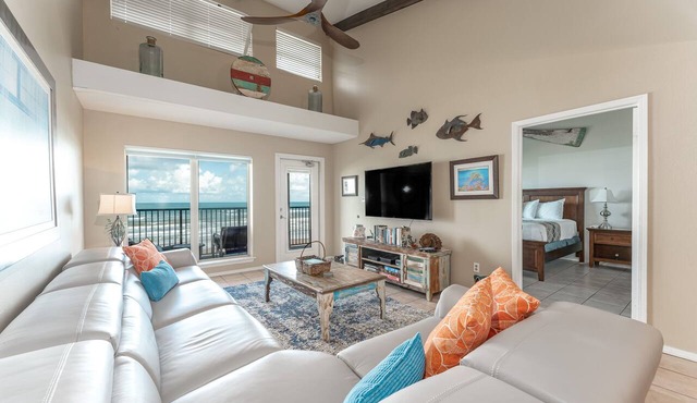 Suntide II 505 - Top Floor Condo w/Vaulted Ceilings, Private Balcony, Beachfront Pool & Spa, Direct Ocean Access