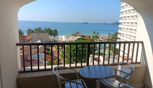 Tesoro 522 Ixtapa/Beachfront 2BR/2BA Condo with Stunning Views