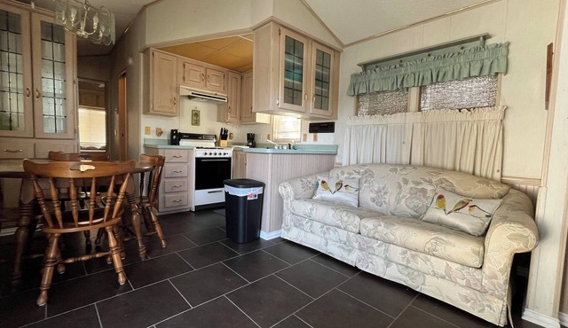 The Acorn Ridge, with Pool Access!
