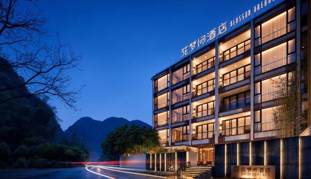 The Blossom Dreamscape Boutique Hotel - Yulong River Branch - Free Buffet Breakfast & Laundry Facilities & Tailor Made Tours