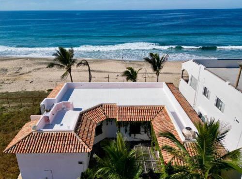 The Cerritos Beach Inn