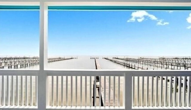 The Miller Home. Four Bedroom, Four Bath. Private Fishing Pier.