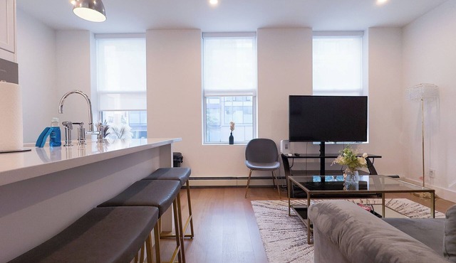 The Modern-Midtown East Duplex – 3BR w/Designer Finishes -Sleeps 10 in New York