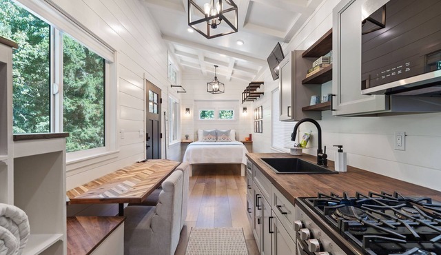The Nestled Nook - Tiny Home in Vancouver