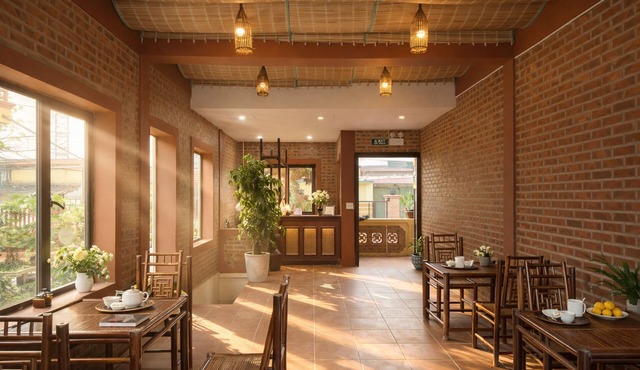 The Stork House - Serene Garden Retreat