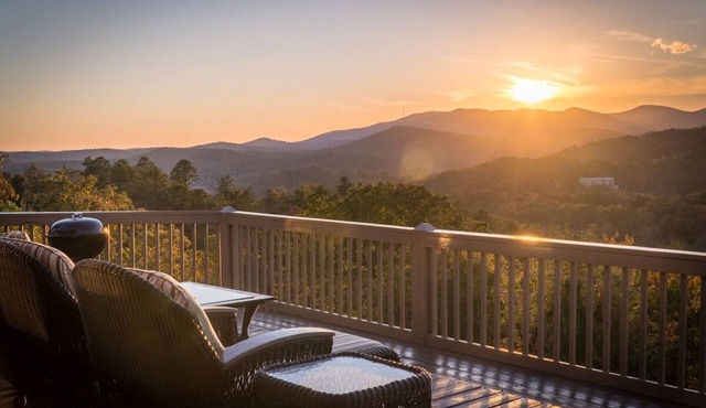 The Summit! Spacious Cabin Panoramic Views in Sautee Nacoochee