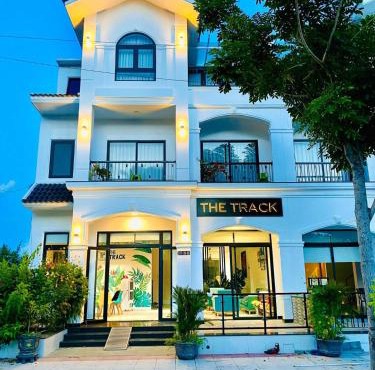 The Track Homestay - Near Bai Dai Beach