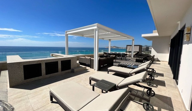 Three Bedroom Oceanfront Penthouse at Villa La Valencia for New Years!